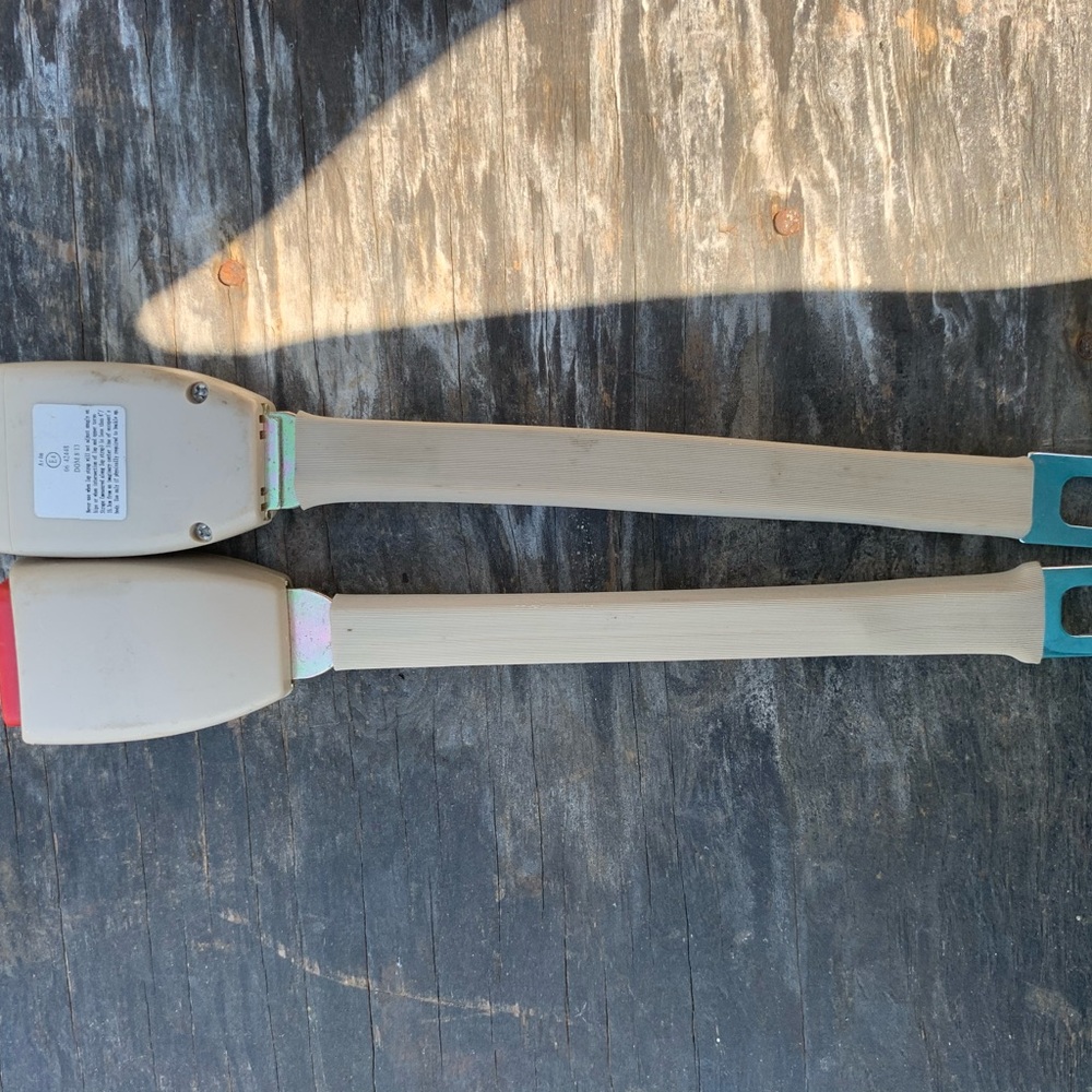 2 Car seat seatbelt extenders.